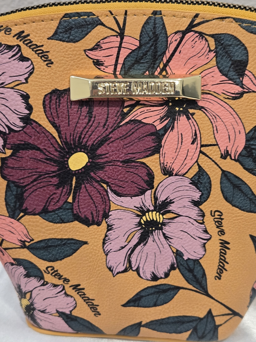 Steve Madden NWT Mustard Floral Wristlet Clutch with Pink and Burgundy Flowers - Picture 6 of 7